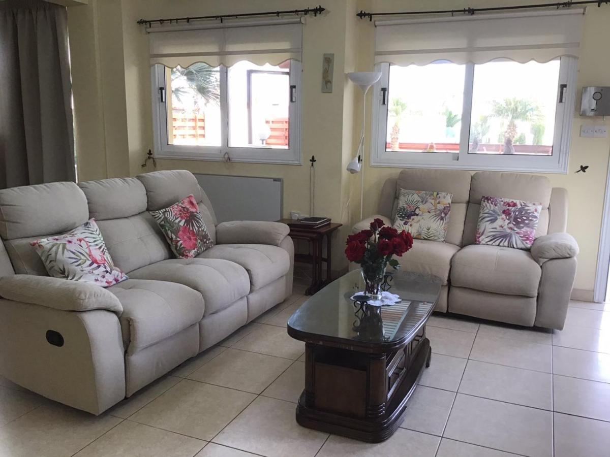 Carolyn Villa Is A Luxury 4-Bedroom Villa With Private Pool In アヤナパ エクステリア 写真