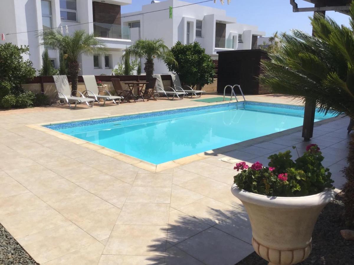 Carolyn Villa Is A Luxury 4-Bedroom Villa With Private Pool In アヤナパ エクステリア 写真