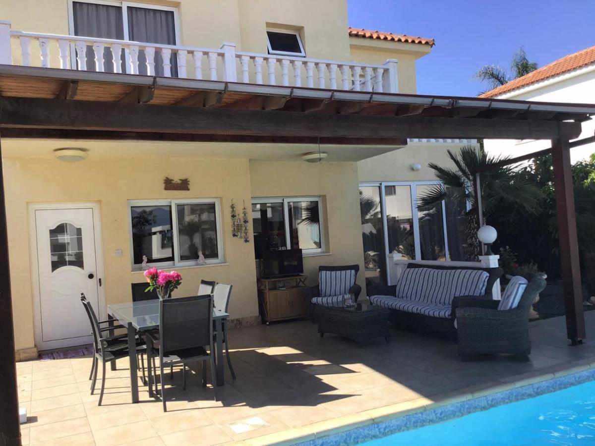 Carolyn Villa Is A Luxury 4-Bedroom Villa With Private Pool In アヤナパ エクステリア 写真