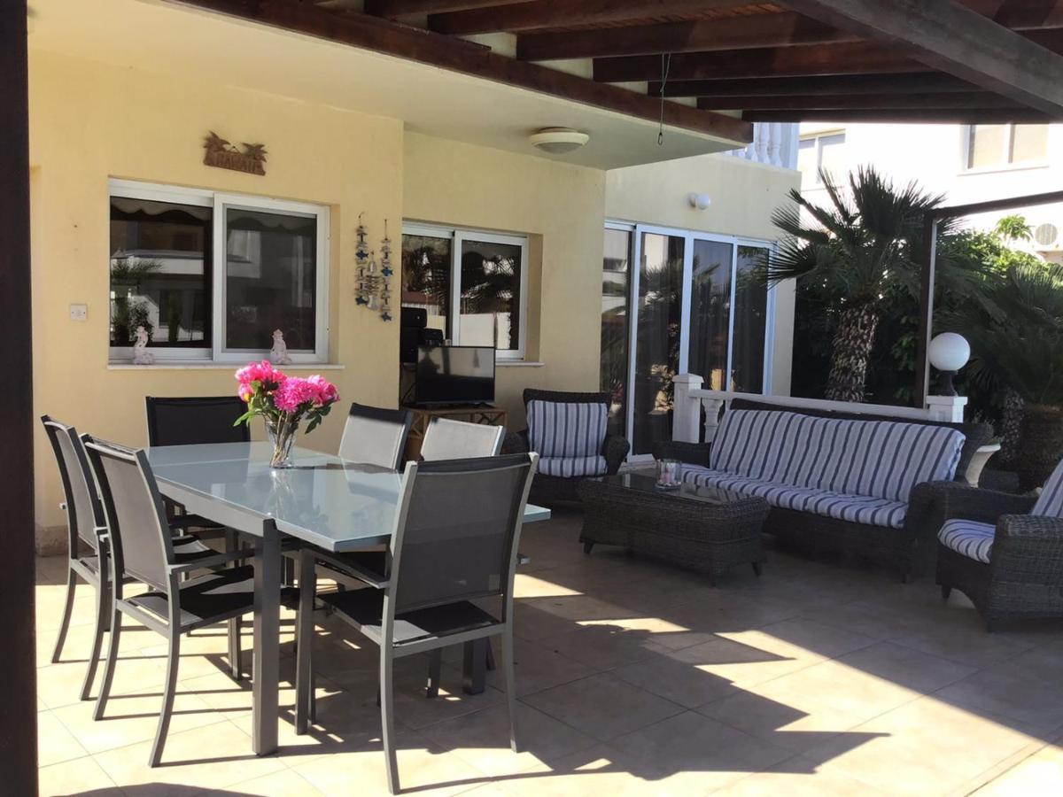 Carolyn Villa Is A Luxury 4-Bedroom Villa With Private Pool In アヤナパ エクステリア 写真