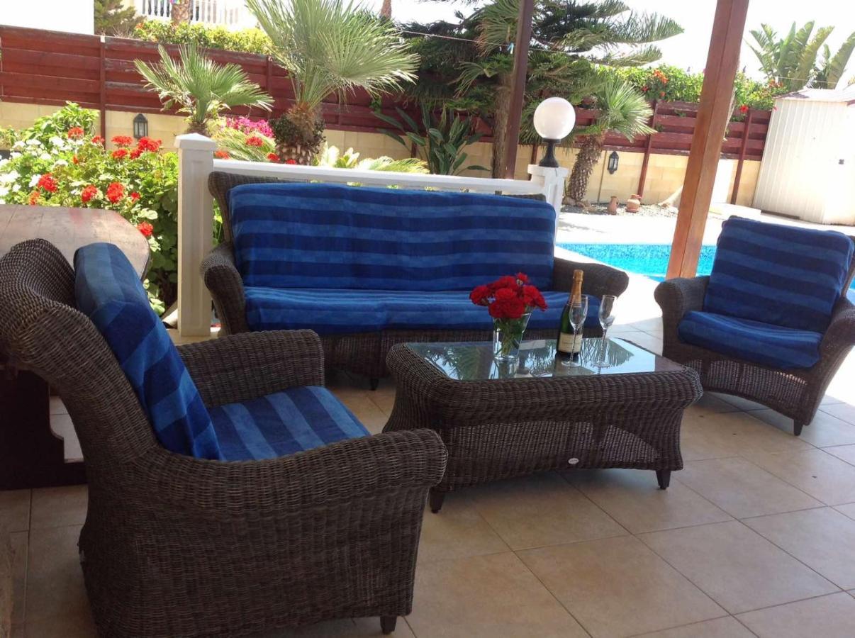 Carolyn Villa Is A Luxury 4-Bedroom Villa With Private Pool In アヤナパ エクステリア 写真